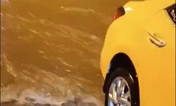 Adana'da sağanak yağış etkili oldu