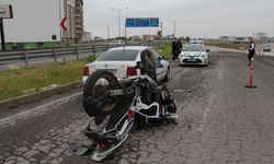 Aksaray'da otomobil ve motosiklet kafa kafaya çarpıştı