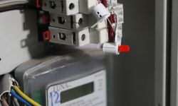 Borç nedeniyle tüm binanın elektriği kesildi