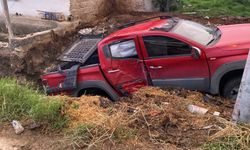 Bursa'da kamyonet çukura düştü: 1 yaralı
