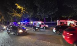 Bursa'da Otomobil, Kırmızı Işıkta Bekleyen Otomobile Çarptı