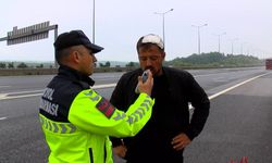 Çekmeköy'de bariyerlere çarpan TIR alev aldı