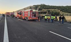 Denizli'de feci kaza: 1'i bebek 8 ölü, 33 yaralı
