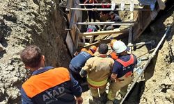Göçük altında kalan işçi yaralı olarak kurtarıldı