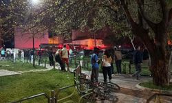 Hurdalıkta çıkan yangın bitişikteki binaları da yaktı