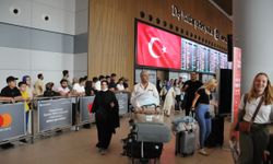 Kutsal Topraklardan Dönüş Başladı: Hacılar Gözyaşlarıyla Karşılandı