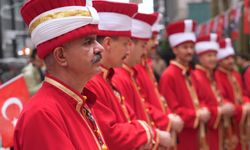 New York'ta Türk Günü Yürüyüşü için bayrak çekme töreni düzenlendi