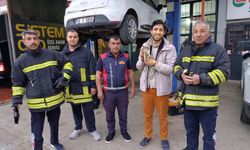 Otomobilin motoruna giren kediyi sanayide çıkardılar