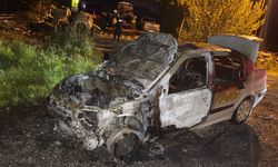 Seyir halindeyken yanan  otomobilin sürücüsü kaçtı