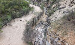 Tunceli’de sağanak felaketi: Munzur Çayı taştı, kara yolu ulaşıma kapandı