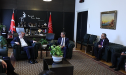 DEM Parti’den Özgür Özel’e destek ziyareti: “Demokrasi adına kabul edilemez”