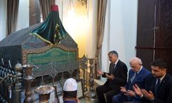 Bakan Çiftçi II. Abdülhamit'in türbesini ziyaret etti