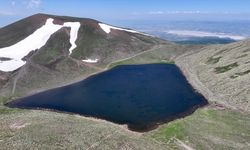 Erciyes Dağı'nın Eteklerindeki Sarıgöl'e Kar Yaradı