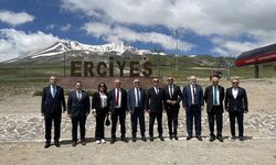 Ümit Özdağ Kayseri’de ziyaretlerde bulundu
