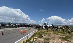 Van'da hafif ticari araç kazası: 4 kişi hayatını kaybetti
