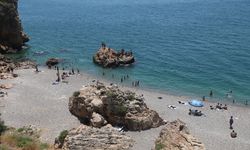 Antalya'da vatandaşlar sahile akın etti