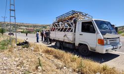 Besni'de kamyonet ve motosiklet çarpıştı