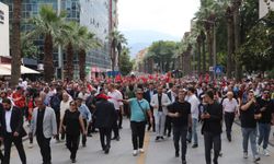 "Bir bankın üzerindeyiz ama milletin gönlündeyiz"