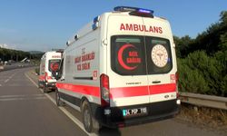 Çekmeköy’de korkutan kaza: Hafif ticari araç ağaçlık alana uçtu, 2 yaralı