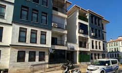 Evinde başından vurulmuş halde bulundu