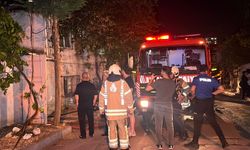 Gaziosmanpaşa’da gecekondu alevlere teslim oldu