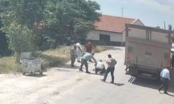 Geri giden kamyon yayaya çarptı