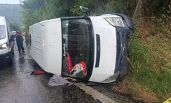 İşçi servisi devrildi: 1 kişi öldü, 1'i ağır 10 yaralı