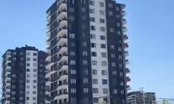 Küçük çocuk 12'nci kattaki evinin pencereye çıktı
