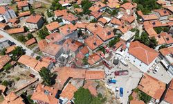 Kütahya'da bahçede başlayan yangın, 3 eve ve 2 araca sıçradı