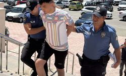 Polisin 'dur' ihtarına uymayan sürücü 3 kişiyi yaralayıp kaçtı