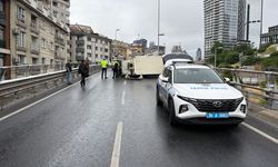 Şişli Bomonti Tünel Çıkışında Kamyonet Devrildi