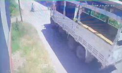 Tarsus'ta motosiklet kamyonla çarpıştı