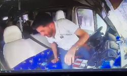 Uyuyan şoför dolmuşu polis okulunun duvarına vurdu
