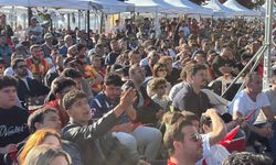 Yalova'da Dev Ekranla Milli Maç Heyecanı