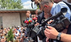 Meclis Önünde Sıcak Saatler! CHP Liderinden Sert Tepki: "Yargı Eliyle Yapılmaya Çalışılan Darbeyi Püskürttünüz"