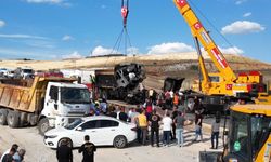 Ankara'da hafriyat kamyonları kafa kafaya çarpıştı: 2 belediye çalışanı öldü