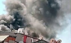 Avcılar'da çatı yangını iki daireye sıçradı