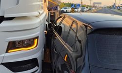Ayvalık'ta otomobil ve tanker çarpıştı