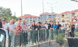 Bartın'da İşçi Servisi ile İki Otomobil Çarpıştı