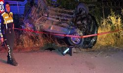 Bursa'da Takla Atan Otomobile Yardım Ettiler