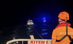 Çanakkale'de sürüklenen tekneyi 'KIYEM-1' kurtardı