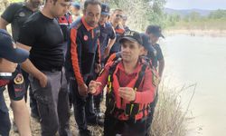 Çocuğunu kurtarmaya çalışırken boğulan babanın cansız bedeninine ulaşıldı