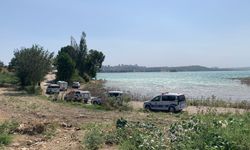 Çocuğunun terliğini almak için girdiği baraj gölünde öldü