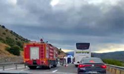 Erzincan'da minibüs devrildi: 6'sı çocuk 16 yaralı