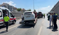 Eskişehir'de 3 otomobilin karıştığı zincirleme kazada 2 kişi yaralandı