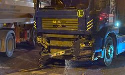 Hafriyat kamyonu ile otomobil çarpıştı: 1'i ağır 4 yaralı