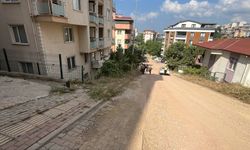 Kocaeli’de otomobil apartmanın bahçesine uçtu
