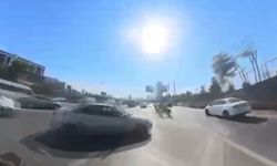 Kontrolsüz şekilde yola giren otomobil motosiklete çarptı