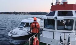 Marmara Denizi'nde su alan tekne kurtarıldı