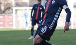 Yılmaz Özeren 37 yaşında futbola veda etti: Kramponlarını oğluna devretti